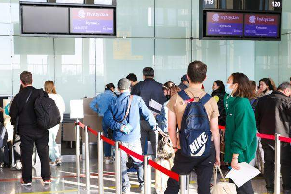 提前到机场等待